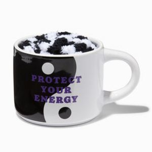 Oferta de 'Protect Your Energy' Mug & Slipper Socks Gift Set - 2 Pack por 13,99€ em Claire's