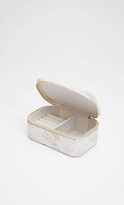 Oferta de Caixa porta-joias com efeito pele místico por 7,79€ em Stradivarius