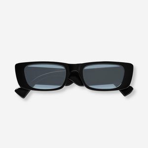 Oferta de Óculos de sol por 5€ em Flying Tiger