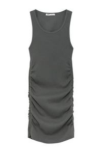 Oferta de Vestido curto drapeado com manga cava por 12,99€ em Pull & Bear