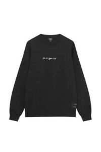 Oferta de Sweatshirt preta com mensagem bordada por 22,99€ em Pull & Bear