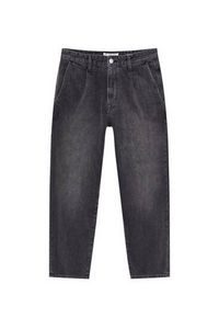 Oferta de Jeans loose fit com pinças em preto por 19,99€ em Pull & Bear