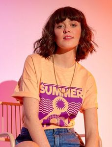 Oferta de T-shirt com mensagem 'summer mood' por 5€ em Kiabi