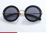 Oferta de Óculos de Sol Miu Miu Sunglass Hut por 135€ em Freeport Lisboa Fashion Outlet